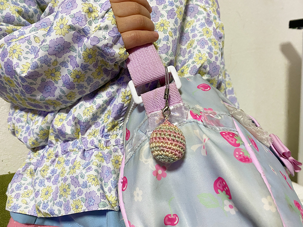 鞄につけた「涅槃団子」/富山移住