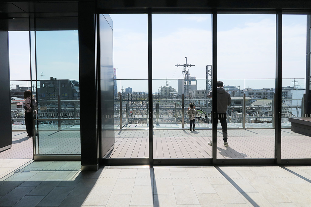 屋外デッキ/西武鉄道所沢駅(埼玉県/所沢市)