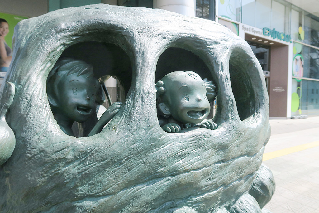 ネコバスに乗ったサツキとメイ/西武鉄道所沢駅(埼玉県/所沢市)