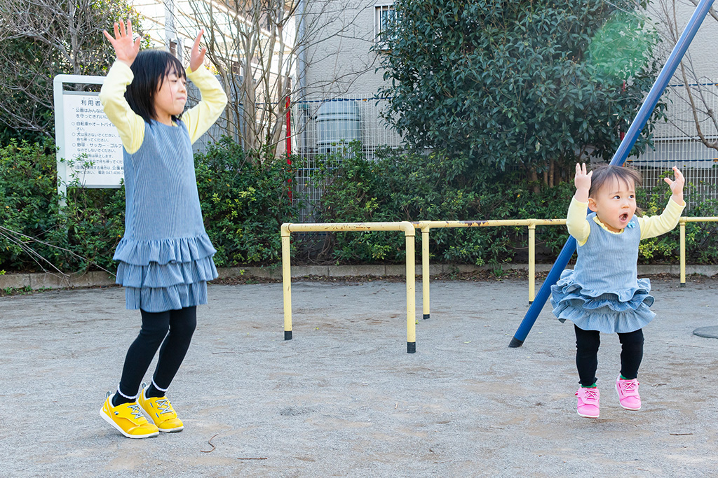 【SDGs】ミズノのシューズを履いてジャンプする子どもする子ども/ミズノ株式会社