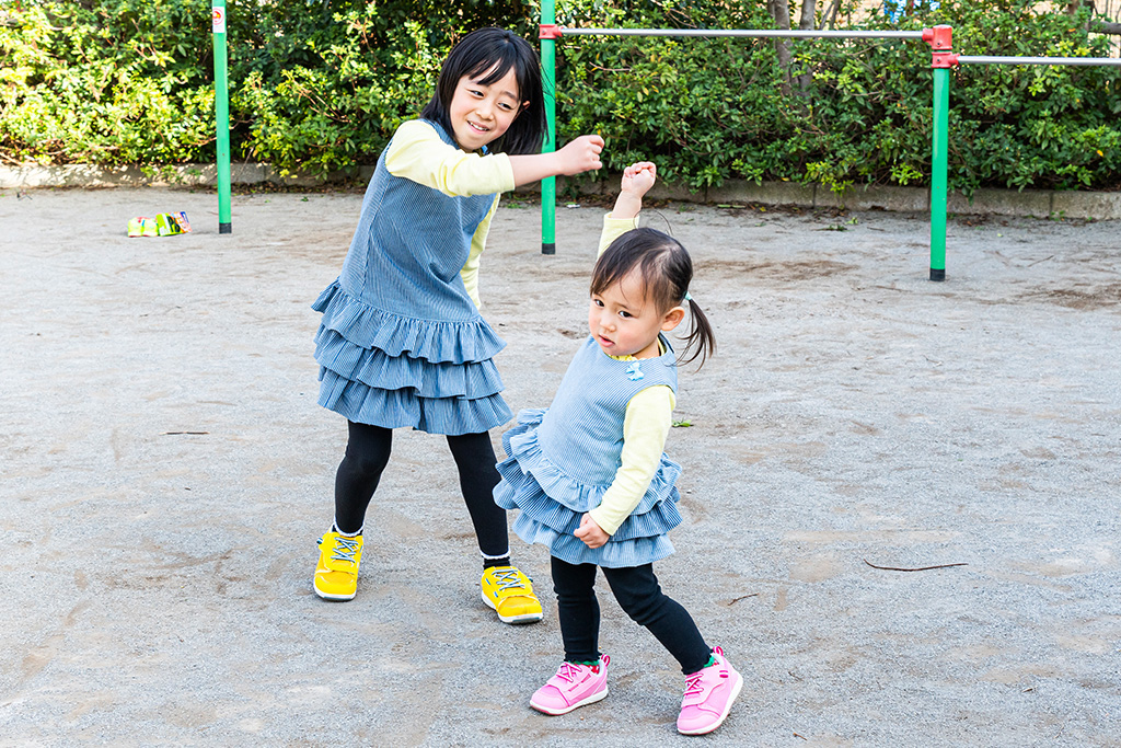 【SDGs】ミズノのシューズを履いて遊ぶ子ども/ミズノ株式会社