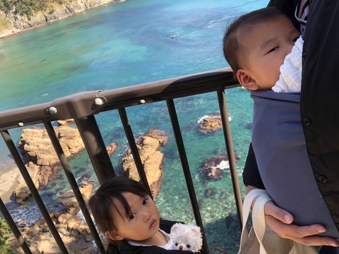 海をバッグに記念撮影（岩手県/田野畑村）