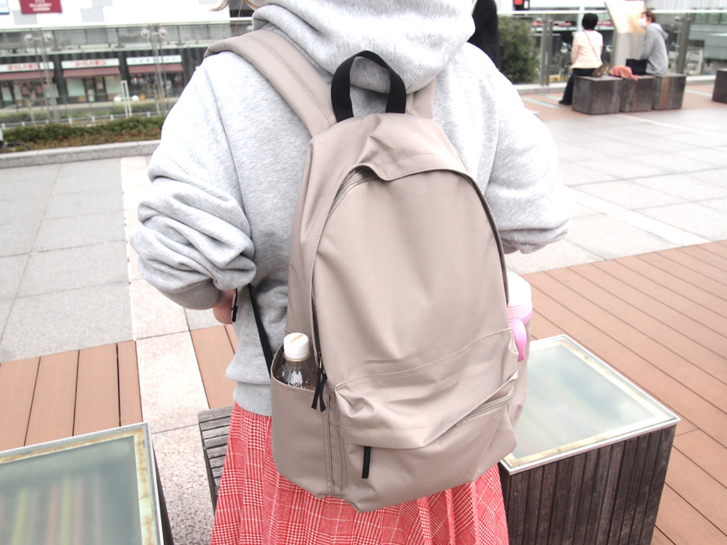 「肩の負担を軽くする 撥水 リュックサック 」(無印良品)