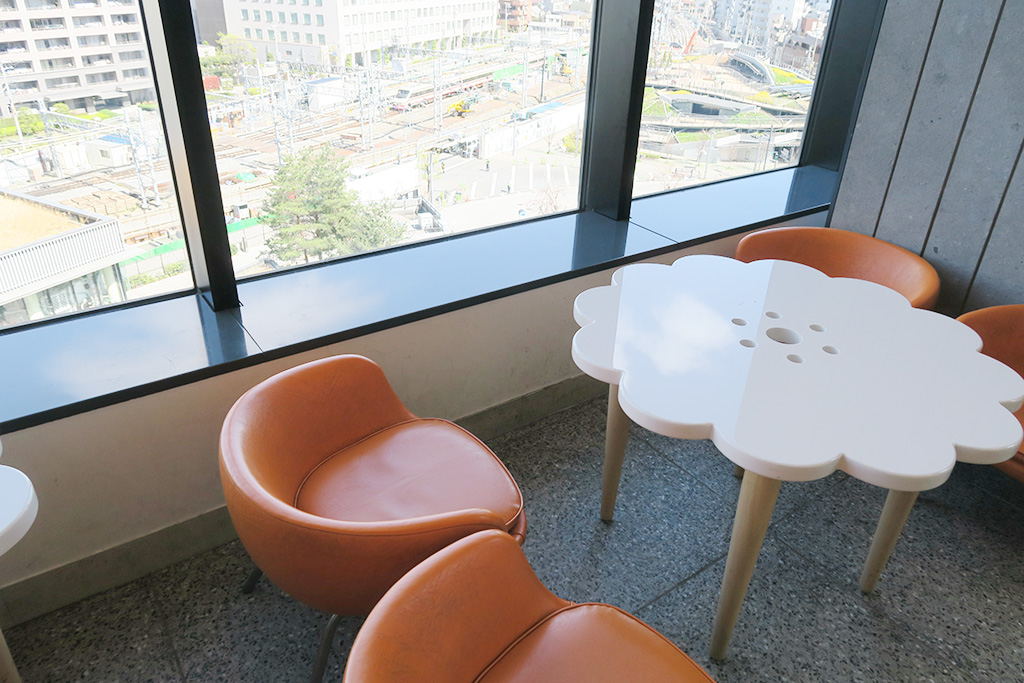 5階にある子ども用テーブルとイス/東京ソラマチ(東京都/墨田区)