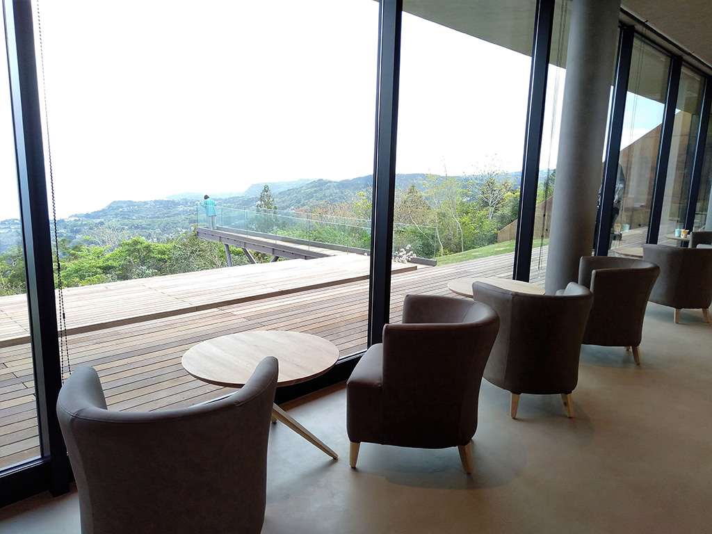 「Café●321」店内/小室山リッジウォーク“MISORA”（静岡県/伊東市）