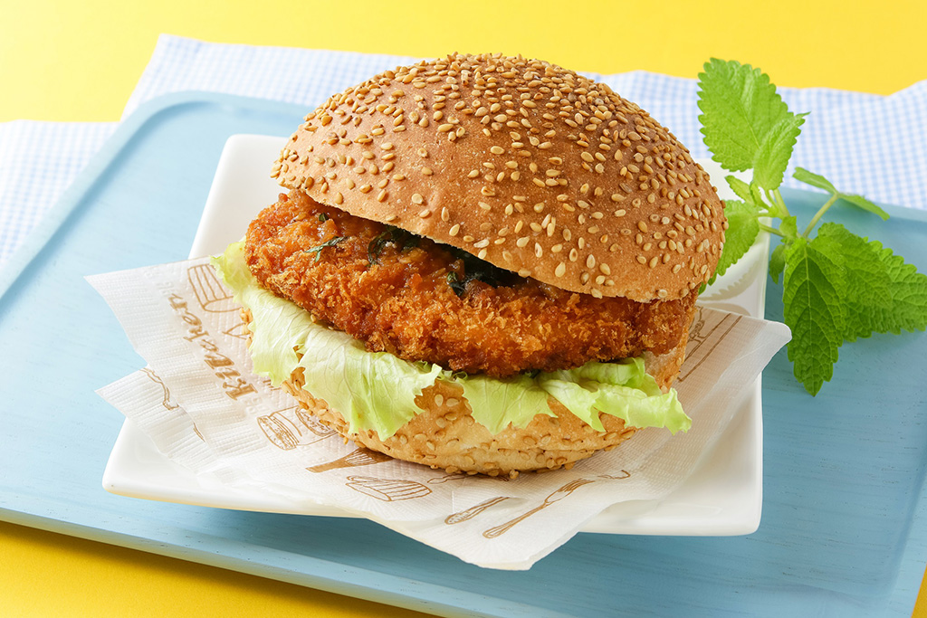 ベーカリー『SUN ADATARA』の伊達鶏しょうゆカツバーガー /安達太良SA【下り】（福島県/本宮市）