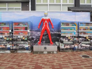 安達太良SA【上り】のおすすめグルメ・お土産は？ウルトラセブンの自販機も！