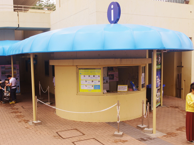 中央広場前あたりにある案内所／鴨川シーワールド（千葉県/鴨川市）