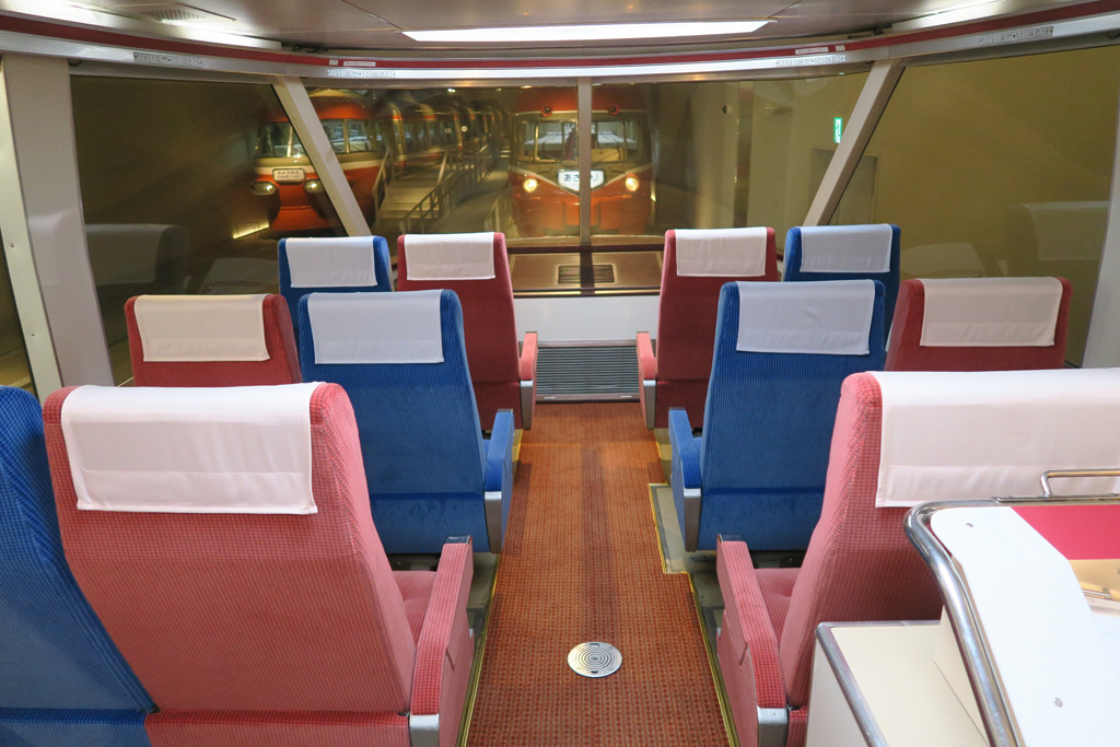 HiSEの車内／ロマンスカーミュージアム