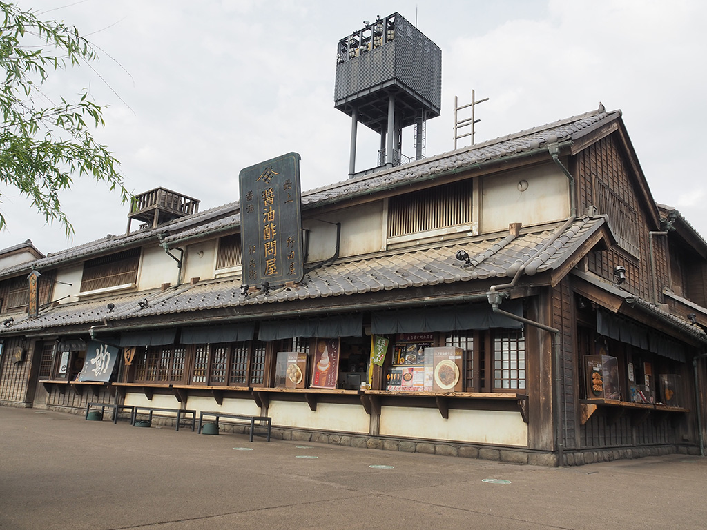 江戸時代の町並みが演出されている/羽生PA【上り】(鬼平江戸処)(埼玉県/羽生市)