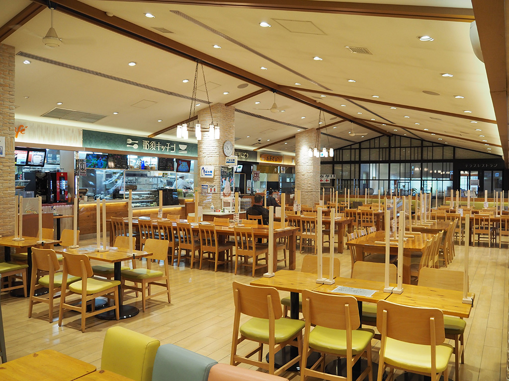 広く明るいフードコート/那須高原SA【上り】（栃木県/那須町）