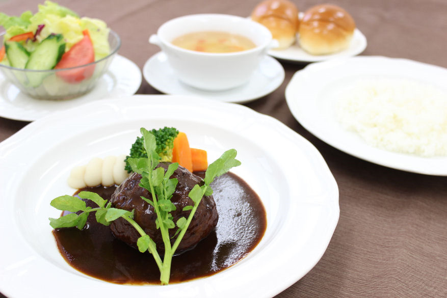 テラスレストランのとちぎ霧降高原牛ハンバーグ/那須高原SA【上り】（栃木県/那須町）