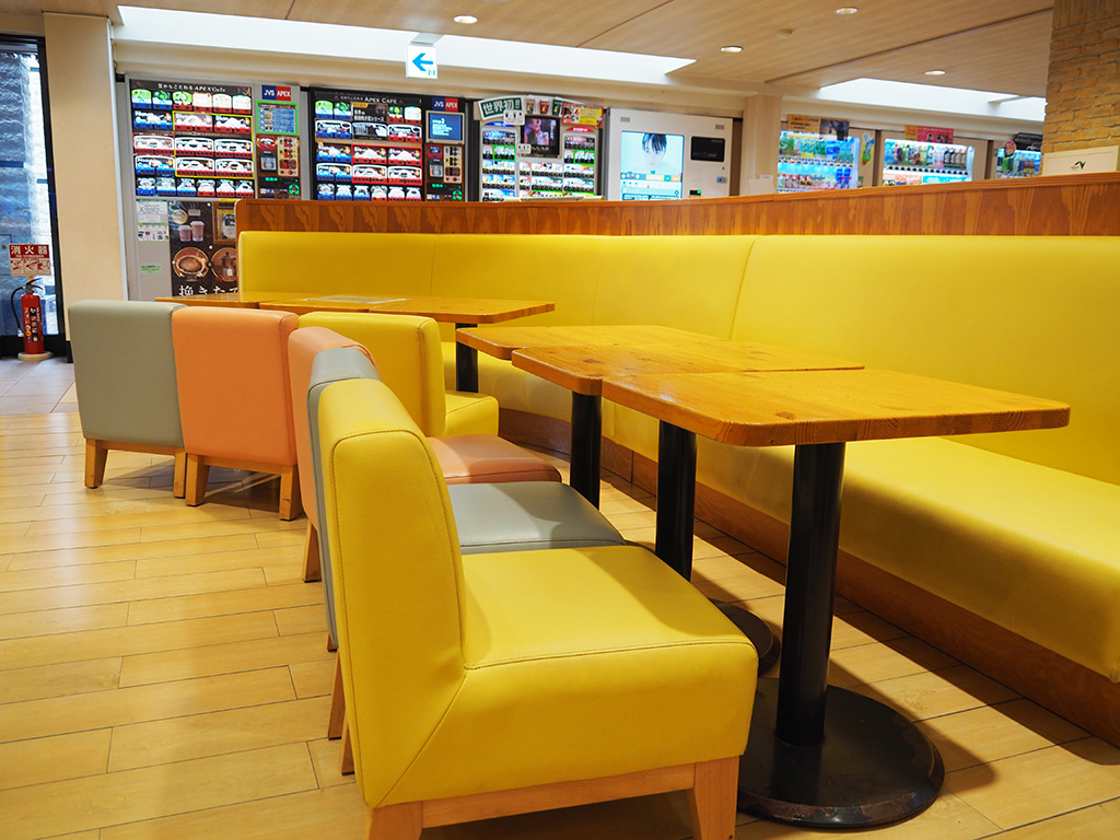 フードコートのファミリー席/那須高原SA【上り】（栃木県/那須町）