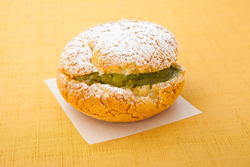 ベーカリー神戸屋の狭山茶クッキーシュー/蓮田SA【下り】(埼玉県/蓮田市)