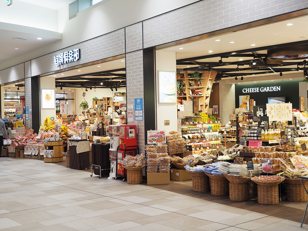 地元銘菓や東北各地のお土産がズラリ/蓮田SA【上り】（Pasar蓮田）（埼玉県/蓮田市）