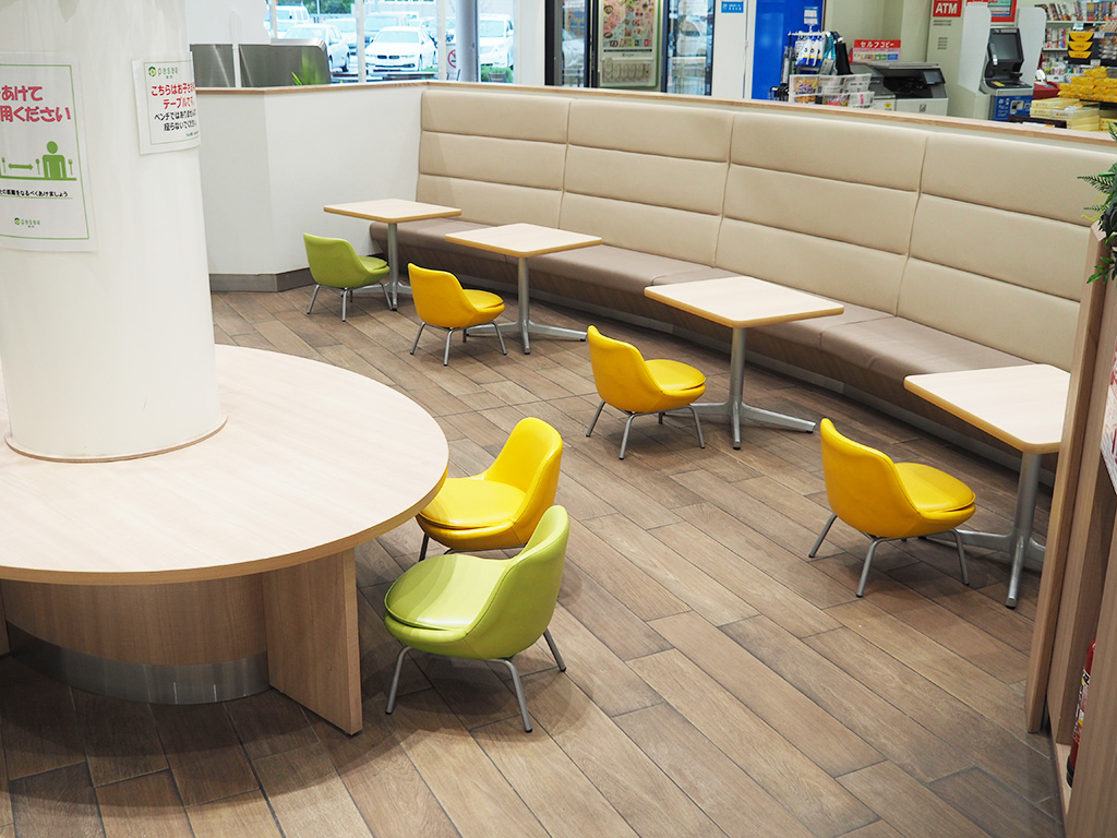 フードコートのファミリーエリア/蓮田SA【上り】（Pasar蓮田）（埼玉県/蓮田市）