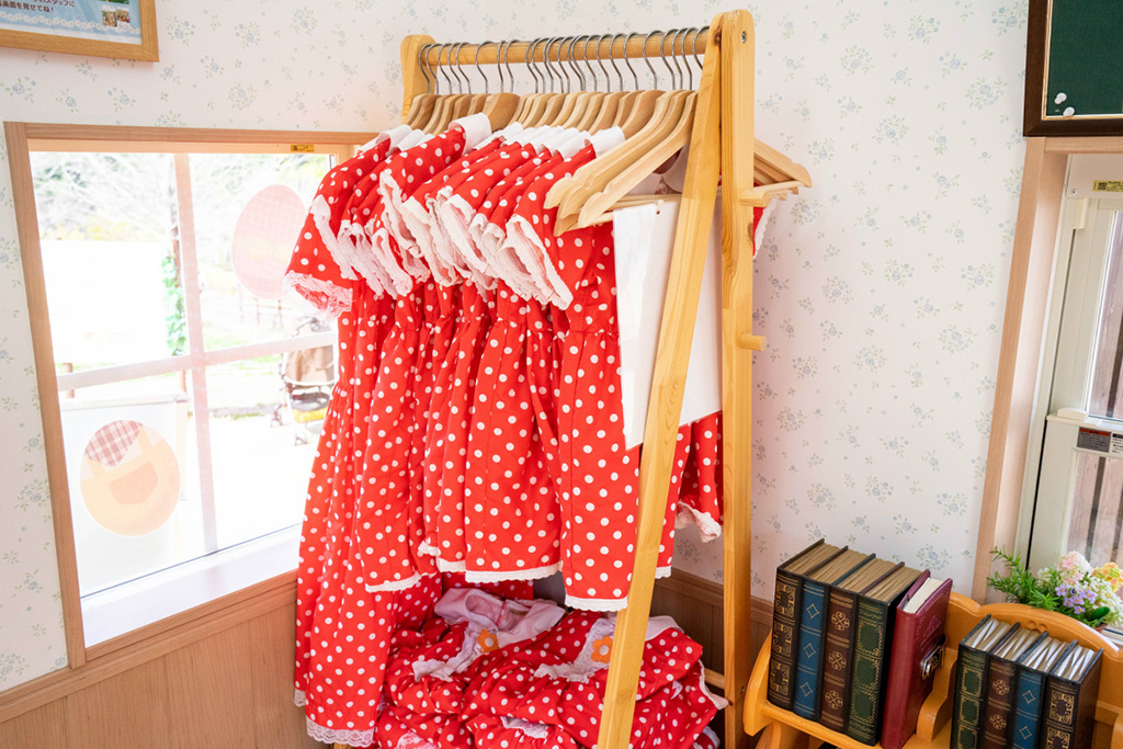 ショコラウサギのフレアとおそろいの赤いワンピース/シルバニアパーク（ハーベストの丘）（大阪府/堺市）