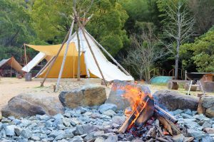 道の駅 四季の郷公園で遊ぼう!炎のバーベキューや火の食堂でランチ、大型遊具など