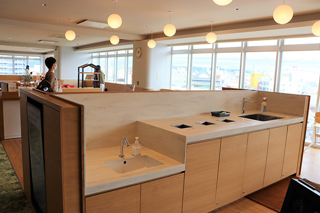 もぐもぐスペースの洗い場/和歌山市民図書館(和歌山県)