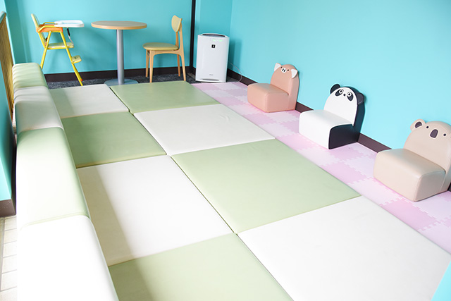 「赤ちゃん休憩所」内の休憩スペース/西武園ゆうえんち(埼玉県/所沢市)