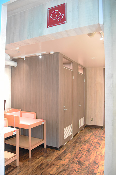 ベビーベッドや個室の授乳室/西武園ゆうえんち(埼玉県/所沢市)