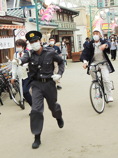 巡査やそば屋(実は自転車屋)さん/西武園ゆうえんち(埼玉県/所沢市)
