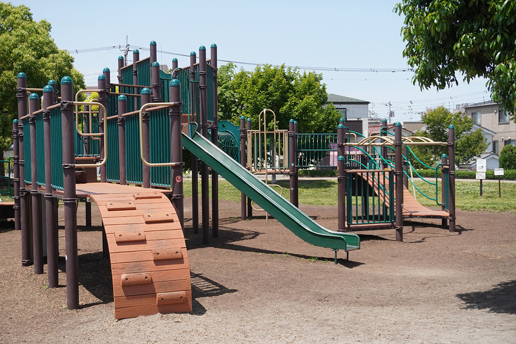 大型複合遊具/新田さくら公園（東京都/足立区）