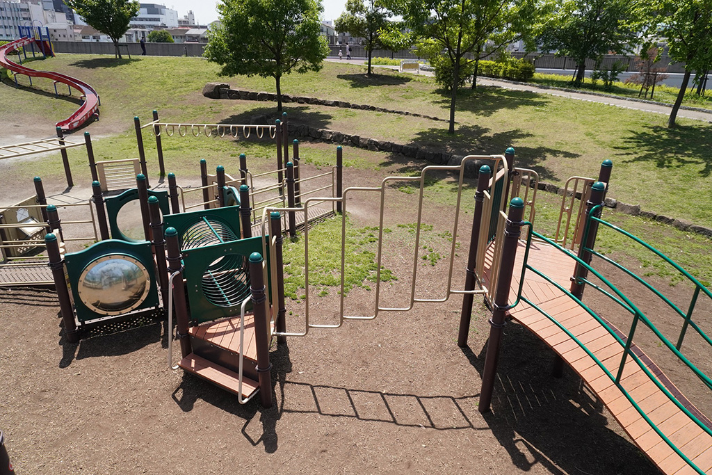 大型複合遊具/新田さくら公園（東京都/足立区）