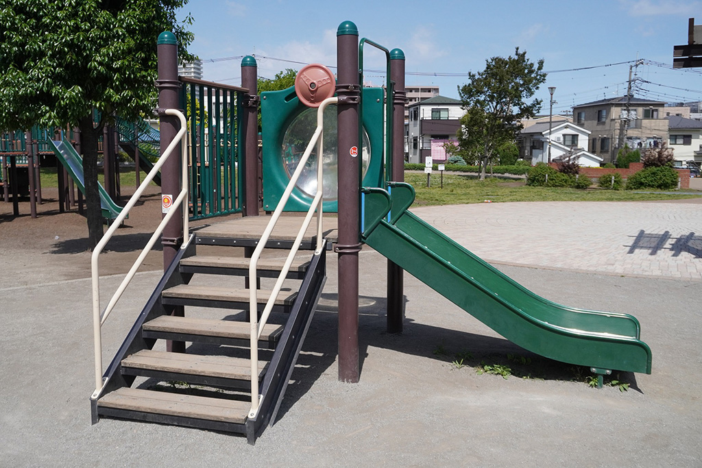 幼児用滑り台/新田さくら公園（東京都/足立区）