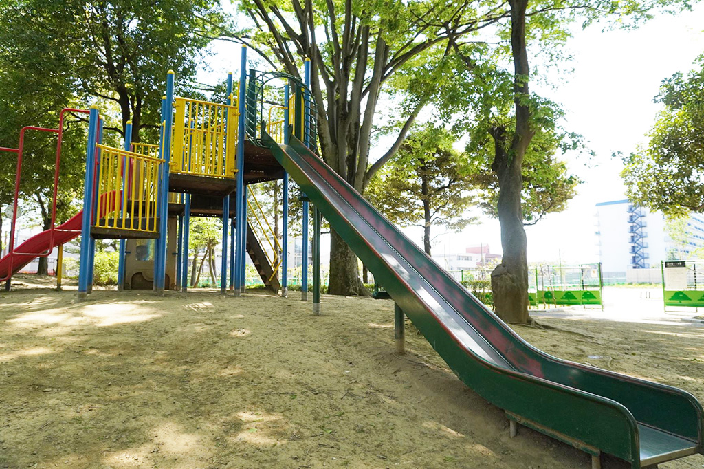 ダイナミックな滑り台/馬橋公園(東京都/杉並区)