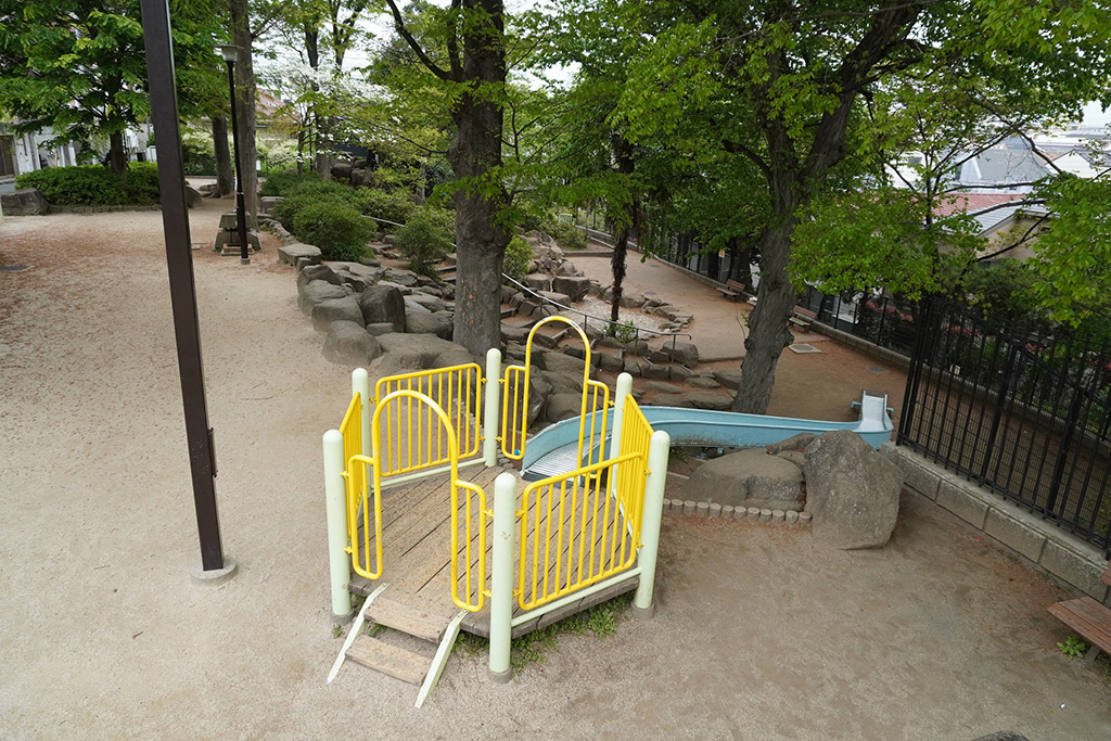 ロングローラー滑り台 スタート地点/井荻公園(東京都/杉並区)