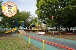 川沿いに広がる都立和田堀公園(杉並区)は、個性的な複合遊具がめじろ押し!