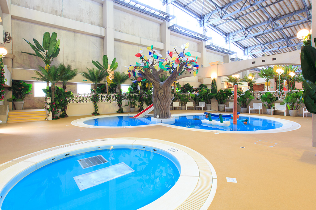 屋内プール「アクアビート」/別府温泉 杉乃井ホテル(大分県/別府市)