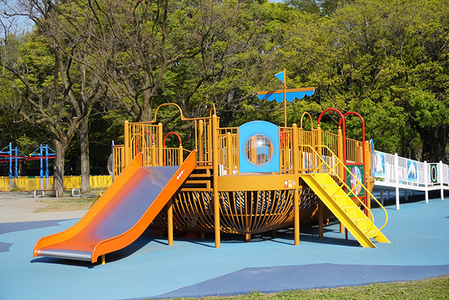 複合遊具「みらい号」/都立砧公園（東京都/世田谷区）