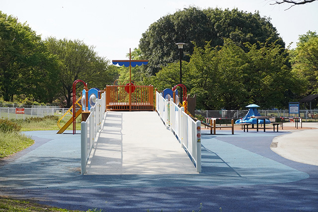 複合遊具「みらい号」/都立砧公園（東京都/世田谷区）