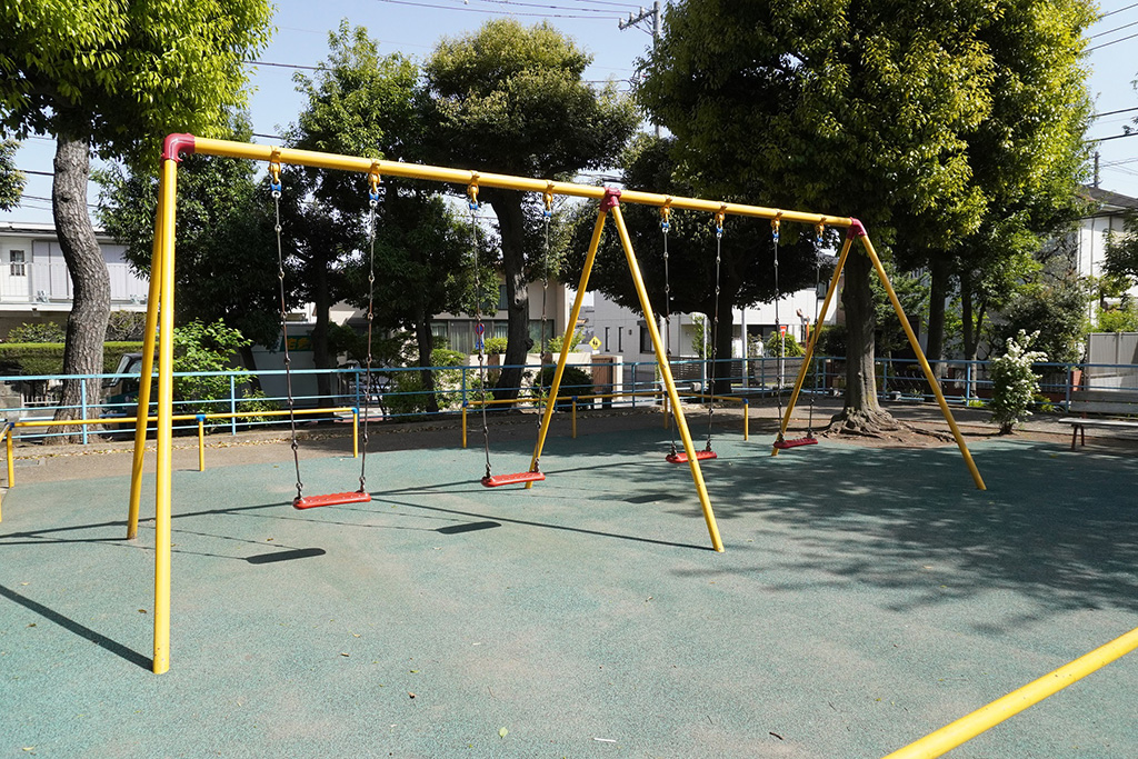 「児童遊園」のブランコ/羽根木公園（東京都/世田谷区）