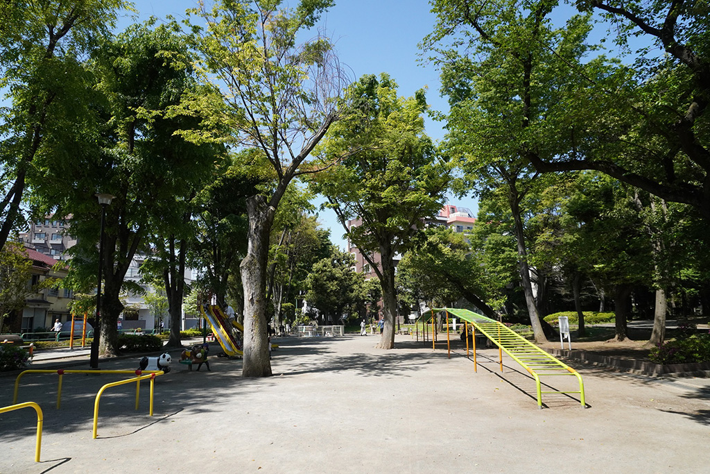 「遊具広場」の巨大太鼓はしご/世田谷公園（東京都/世田谷区）