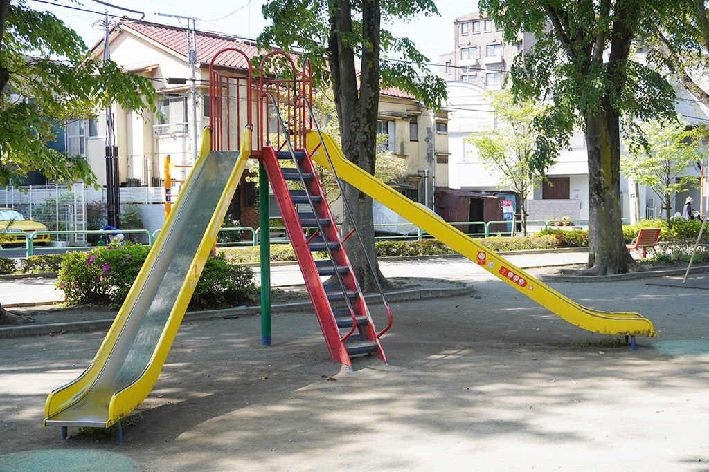 遊具広場の滑り台/世田谷公園（東京都/世田谷区）