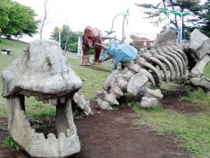 小室山公園（伊豆）の森に潜む16体のリアルな恐竜たち！超穴場の恐竜広場をレポート