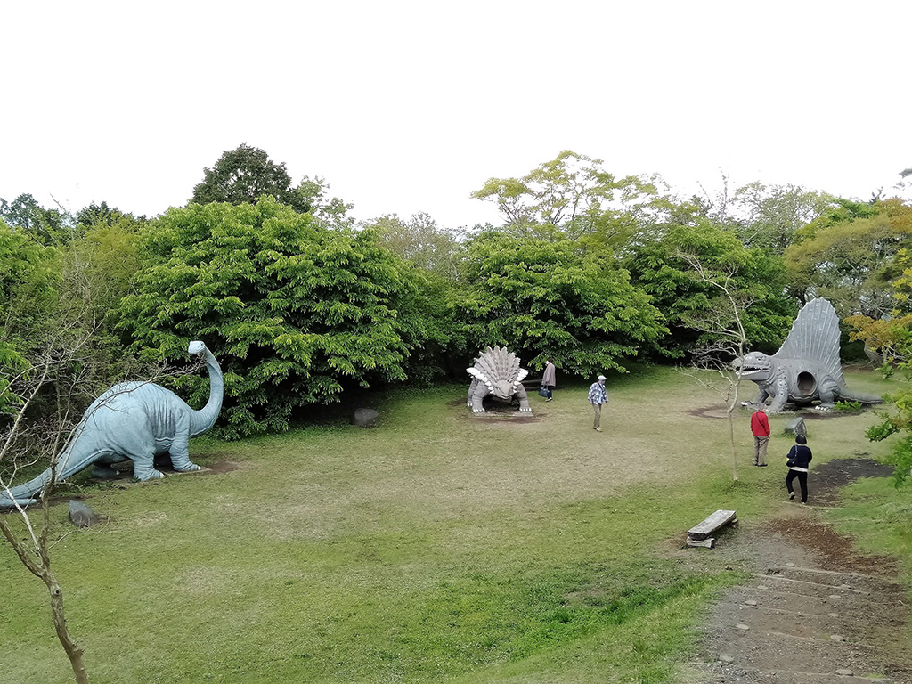 ディメトロドンやアンキロサウルスなどのオブジェ/恐竜広場（小室山公園内）（静岡県/伊東市）