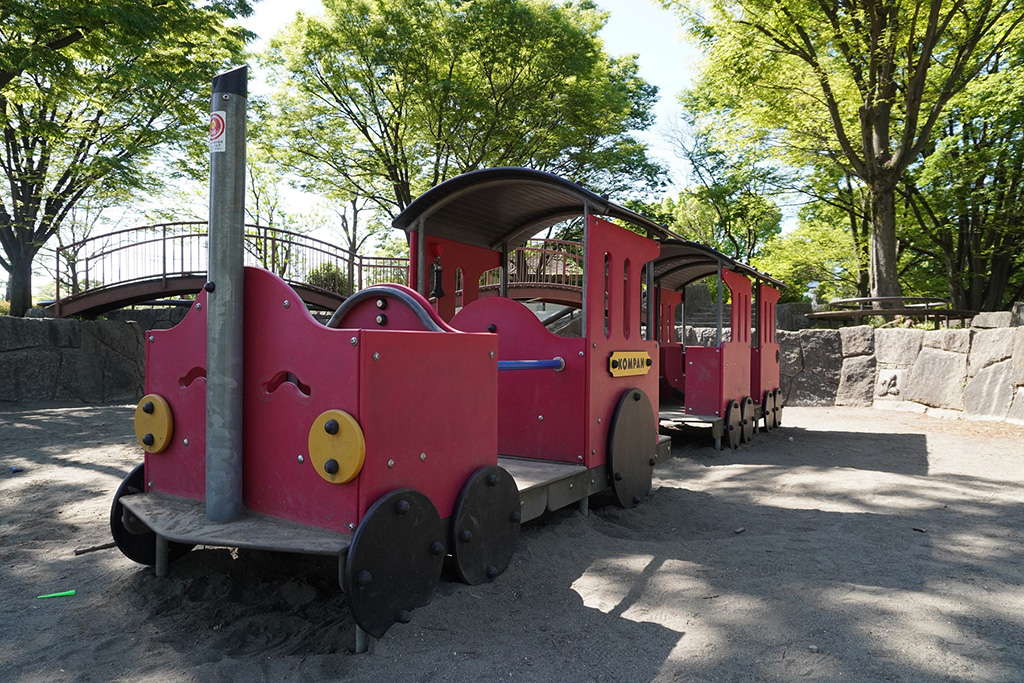 蒸気機関車の遊具/都立祖師谷公園(東京都/世田谷区)