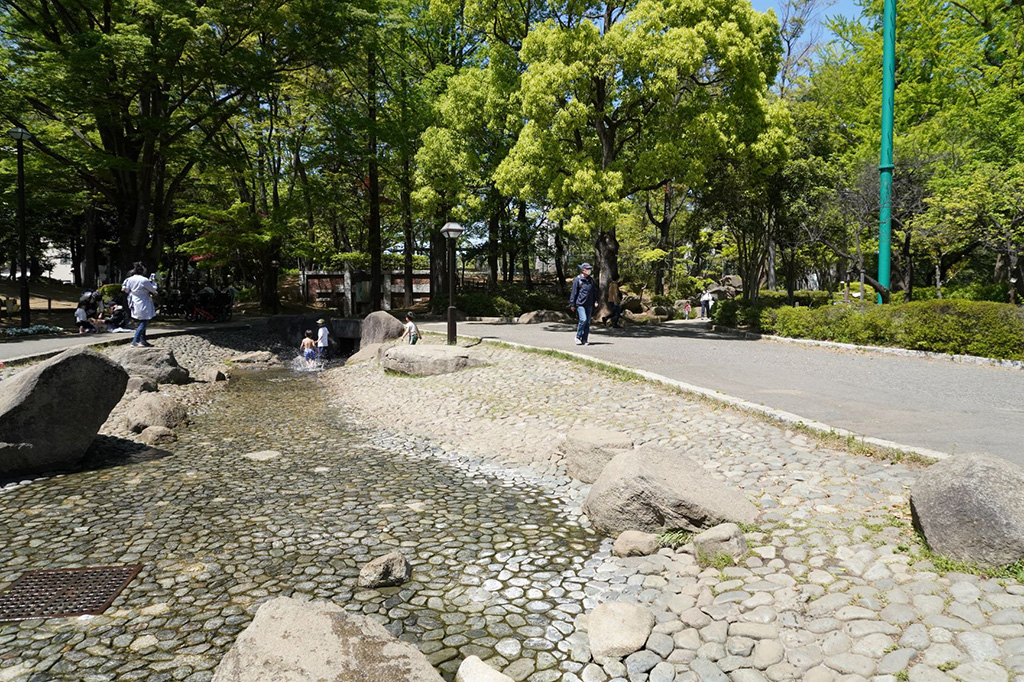 水遊び場「流れ」/蚕糸の森公園（東京都/杉並区）