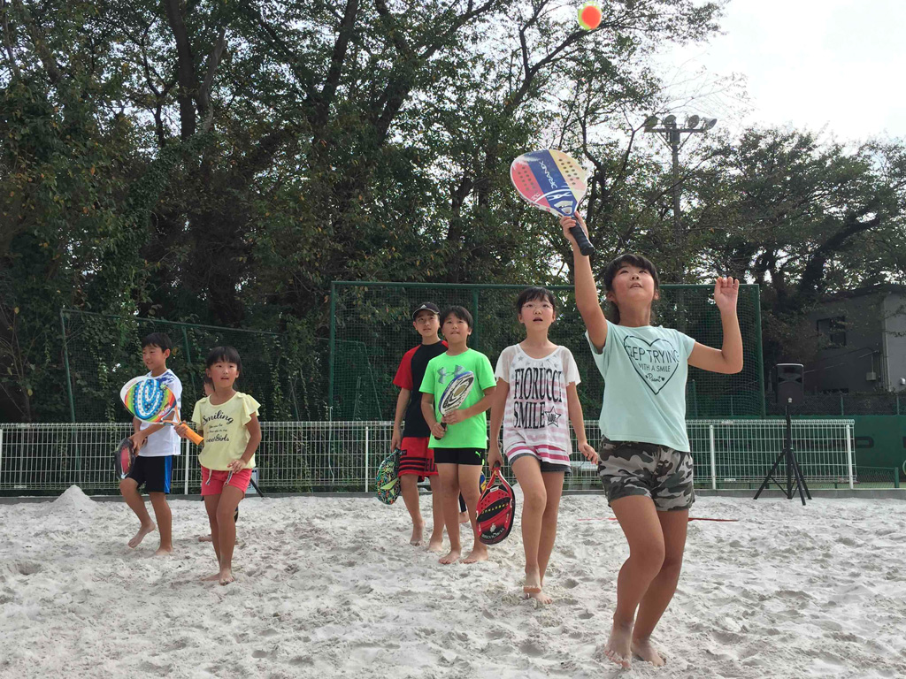「ビーチテニス体験」の様子