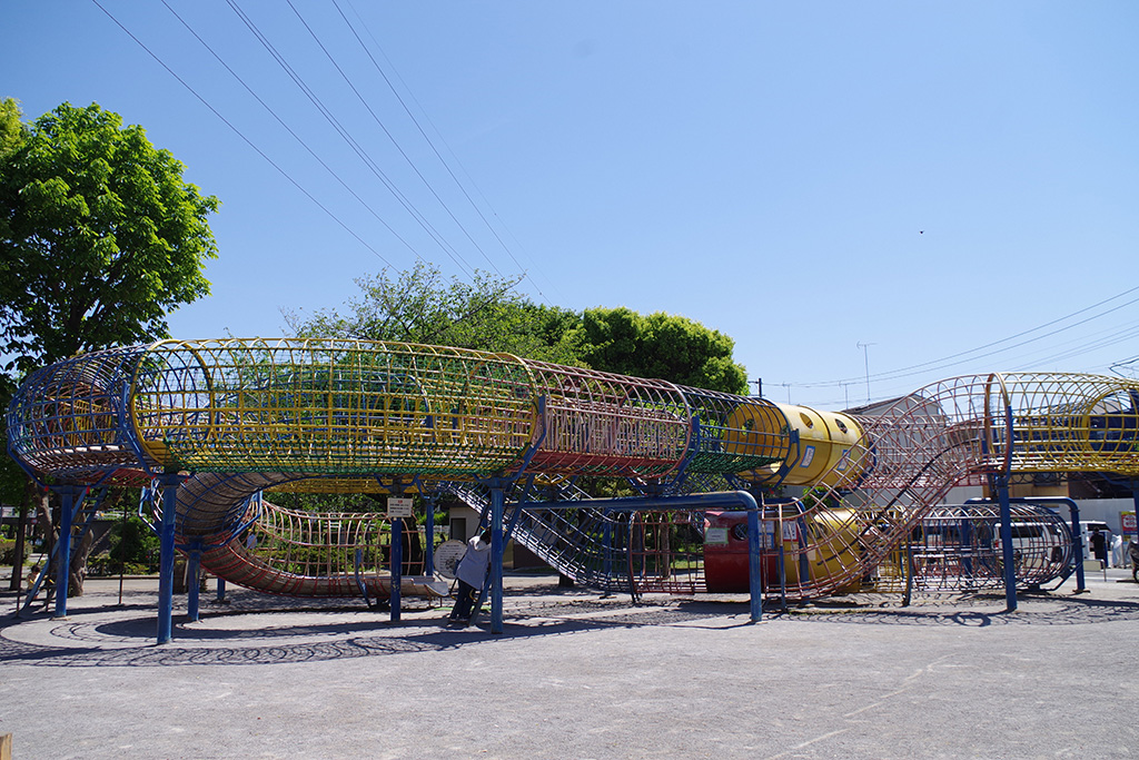 ダイナミックな遊具「メビウスの輪」/上千葉砂原公園(東京都/葛飾区)