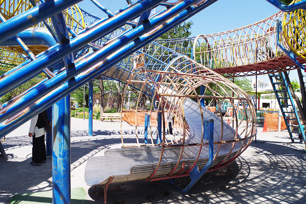 遊具「メビウスの輪」/上千葉砂原公園(東京都/葛飾区)