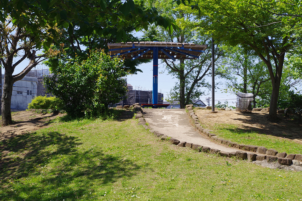 築山の東屋/上千葉砂原公園(東京都/葛飾区)