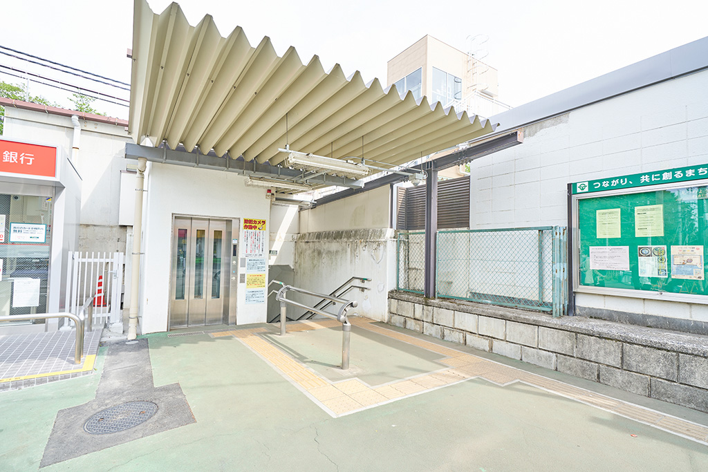 公園と西武国分寺線鷹の台駅を結ぶ地下通路入口/小平市立中央公園(東京都/小平市)