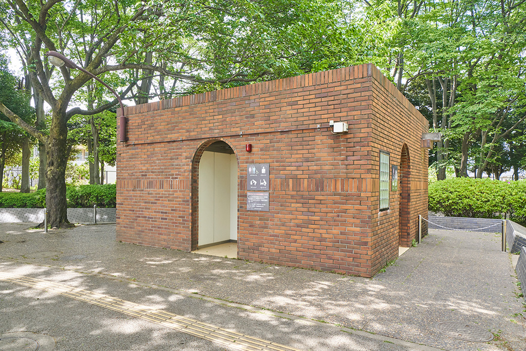 公園内トイレ/小平市立中央公園(東京都/小平市)