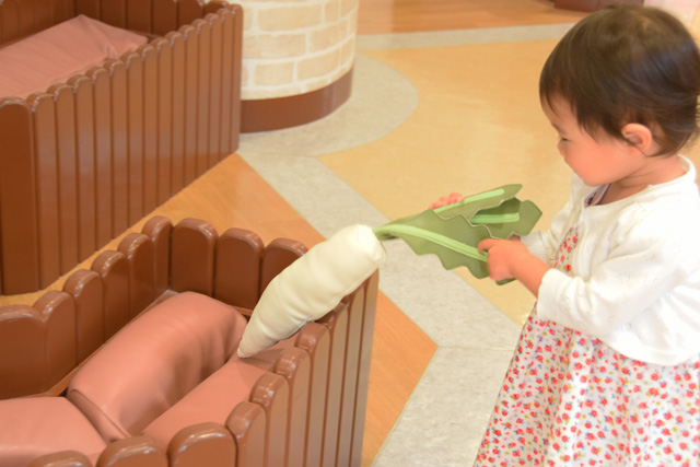 街のエリア「カラフルタウン」で遊ぶ子ども/東京ドームシティ「アソボ~ノ!」(東京都/文京区)
