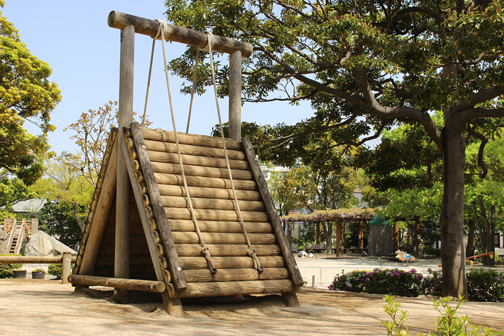 「坂道ロープ」／総合レクリエーション公園（東京都／江戸川区）